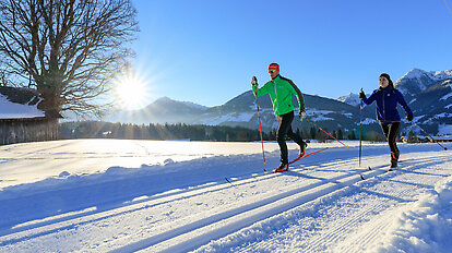 21.01.2017, Pichl-Vorberg, Schladming, Styria, Austria (Austria): Cross-country skiing at sunrise on the Steirerloipe on the Vorberg with Anna and Wolfgang. Photo credit: Martin Huber